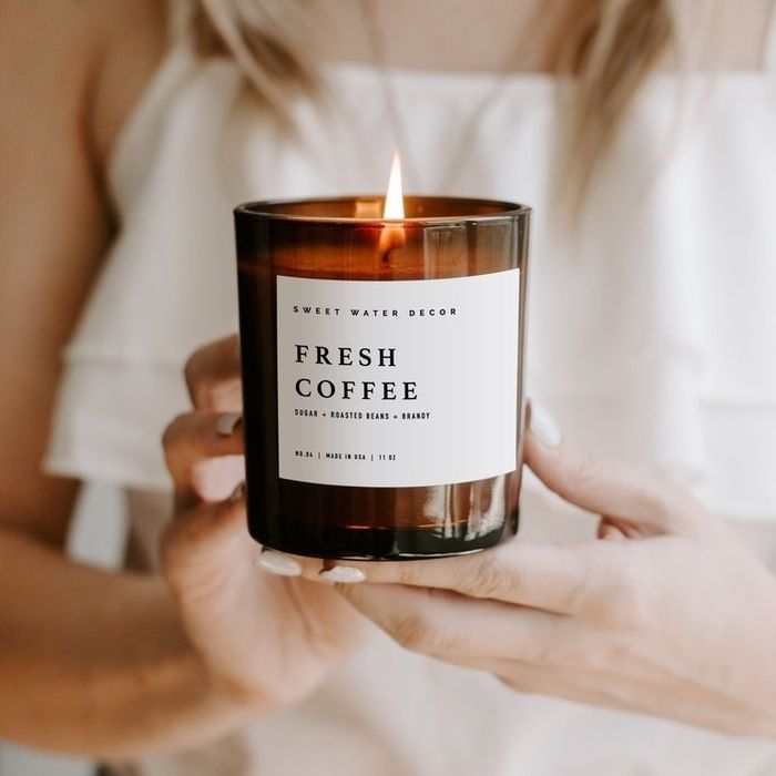 An amber-hued candle that releases the rich scent of freshly brewed coffee.