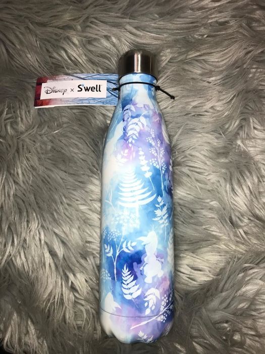 A photo from a reviewer showing off their Swell water bottle.