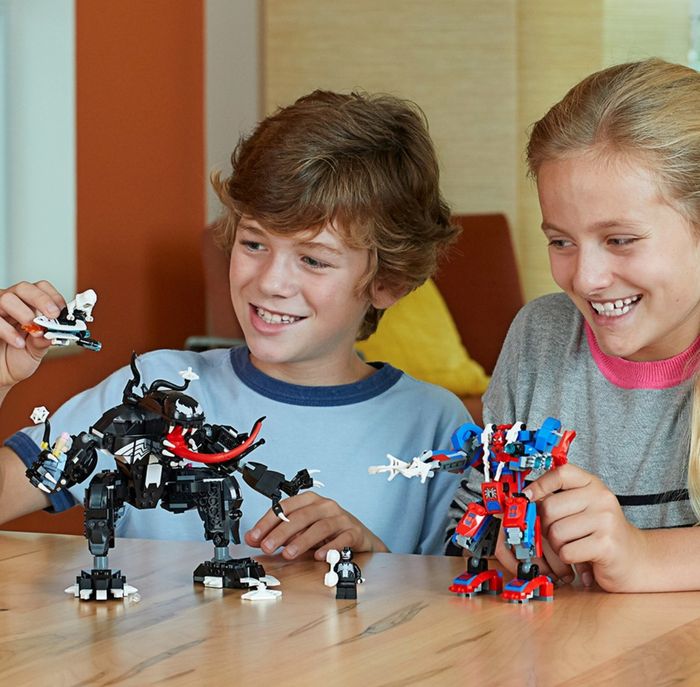 The Marvel superhero LEGO set featuring Spider-Man and Venom characters