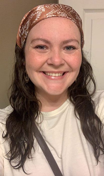 A reviewer styling a brown bandana.