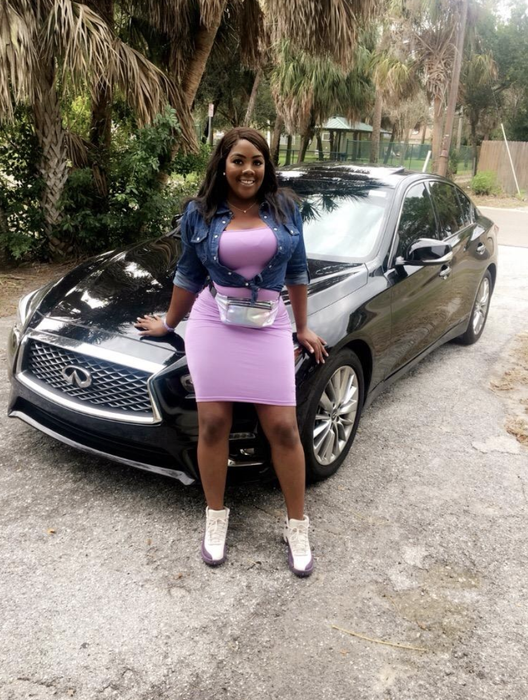 A reviewer dons the purple version, pairing it with a denim shirt and sneakers.