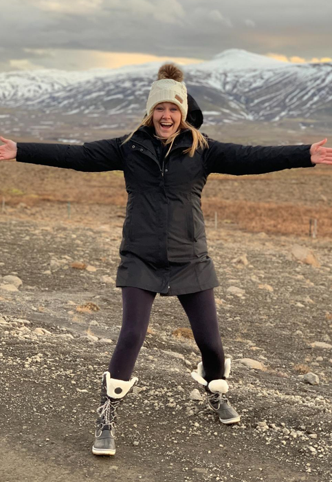 A reviewer striking a pose in black fleece-lined tights, enjoying the outdoors.