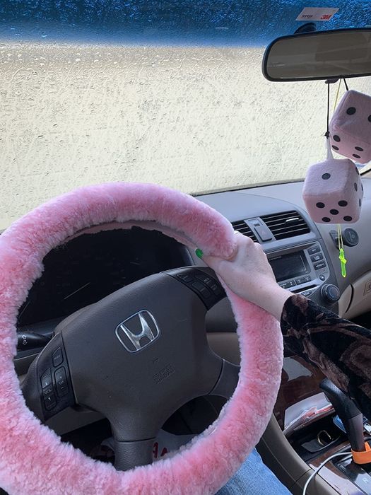 A reviewer shares a photo showing the pink cover on their steering wheel.