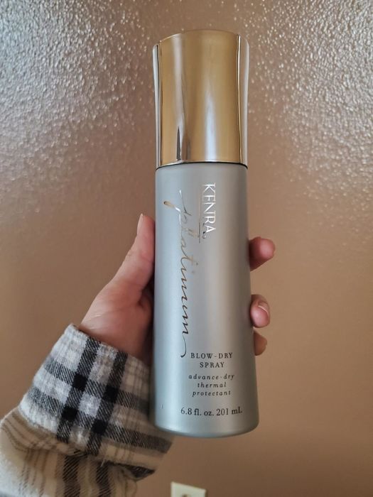 Reviewer holding the spray
