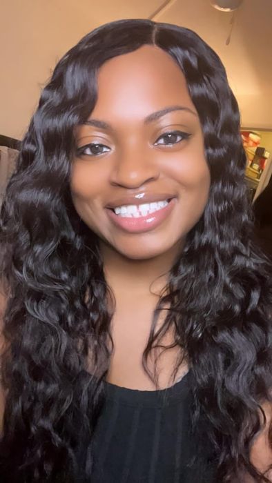 Another reviewer wearing a long black wig styled with the wave tool