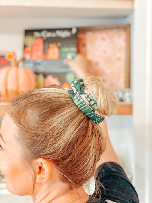 Reviewer wearing the palm scrunchie