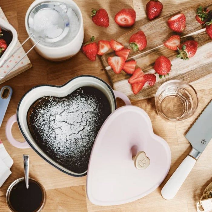 the pink Dutch oven filled with freshly baked brownies