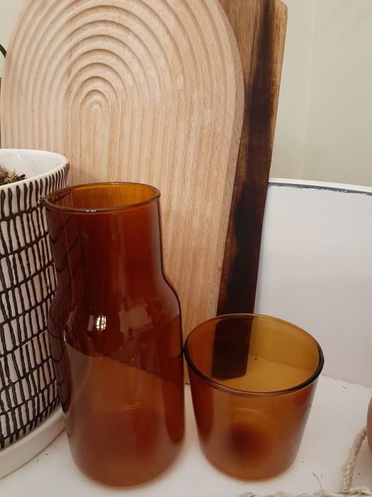 a reviewer’s transparent amber carafe paired with a matching glass