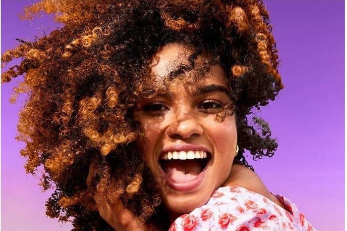 A model applying the hair gel