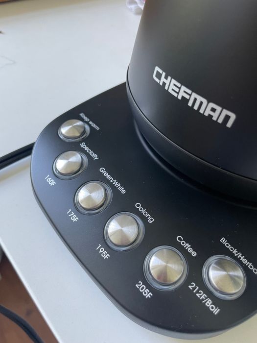 the kettle's buttons to set ideal tea and coffee temperatures
