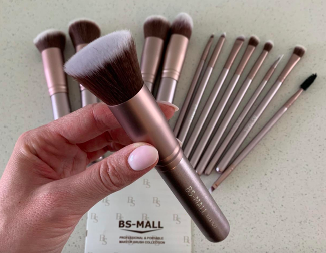 A customer-uploaded photo showcasing the makeup brushes
