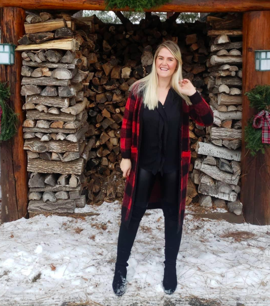 A customer’s review photo showcasing them wearing the leggings with an oversized shirt.