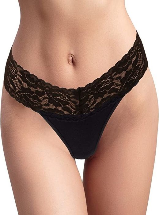 A model modeling the underwear in black.