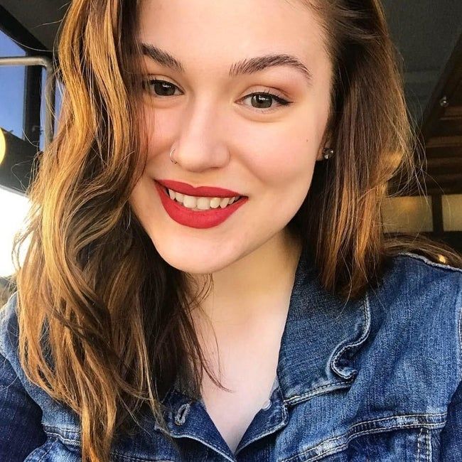 Reviewer showcasing beautifully styled brows while using the gel.