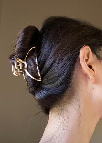 A reviewer with their hair neatly pulled into a bun using the clip at the back