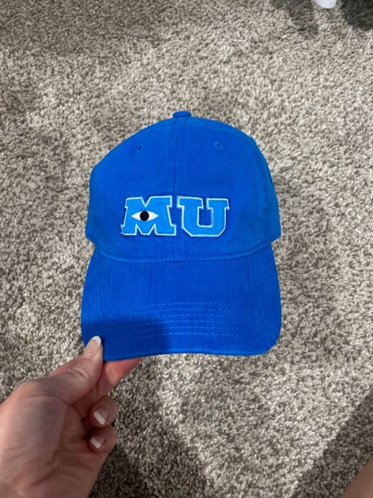 a reviewer’s blue MU cap