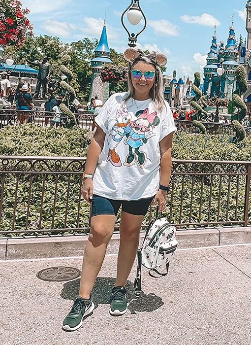 a Disney World reviewer rocking a white t-shirt featuring Minnie Mouse and Daisy Duck