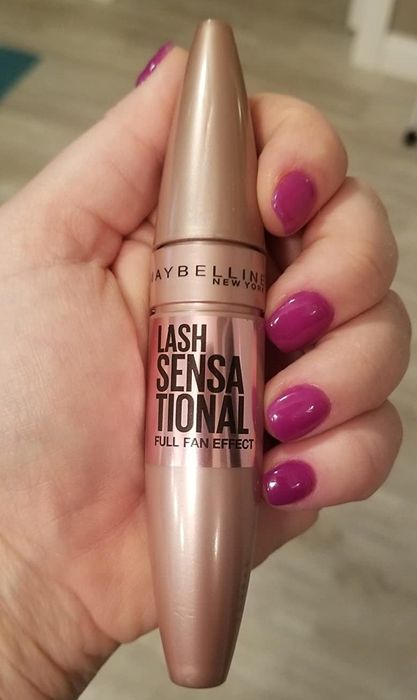 Customer showcasing the mascara