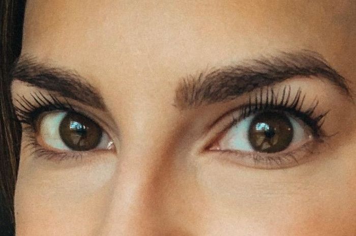 Customer wearing the mascara