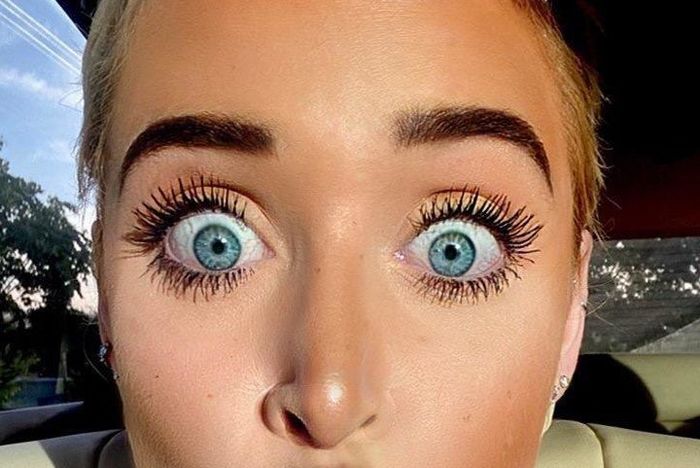 Customer showcasing the mascara