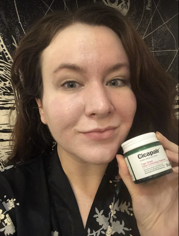 Mytour editor applying the product to their face while holding it