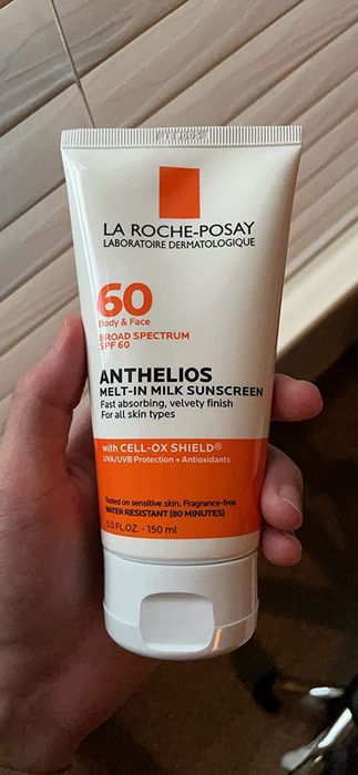 image of reviewer displaying the sunscreen