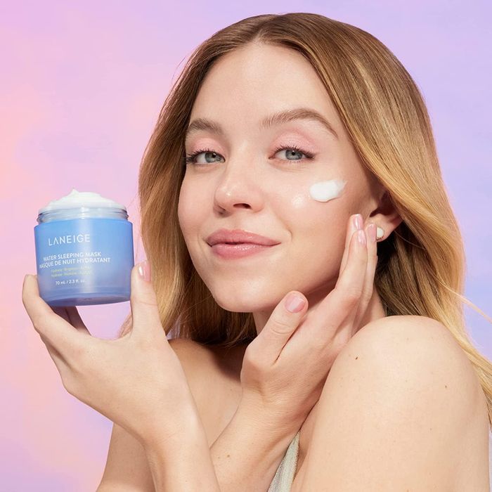 An image of actress Sydney Sweeney applying the mask to her face
