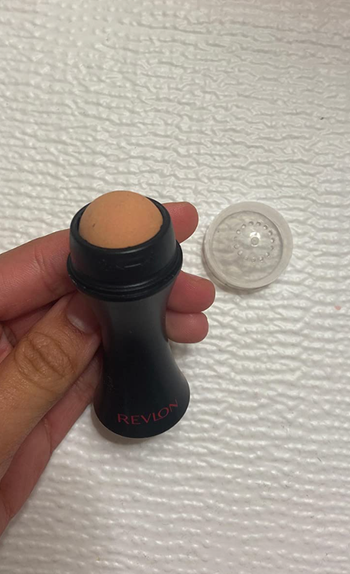 Reviewer holding the roller