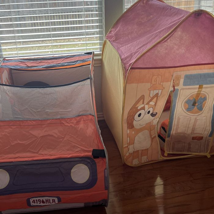 Play tents for kids shaped like a car and a house, complete with windows and featuring Bluey from the popular animated series.