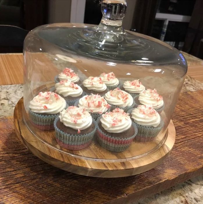 A review image showing a cake stand adorned with cupcakes.