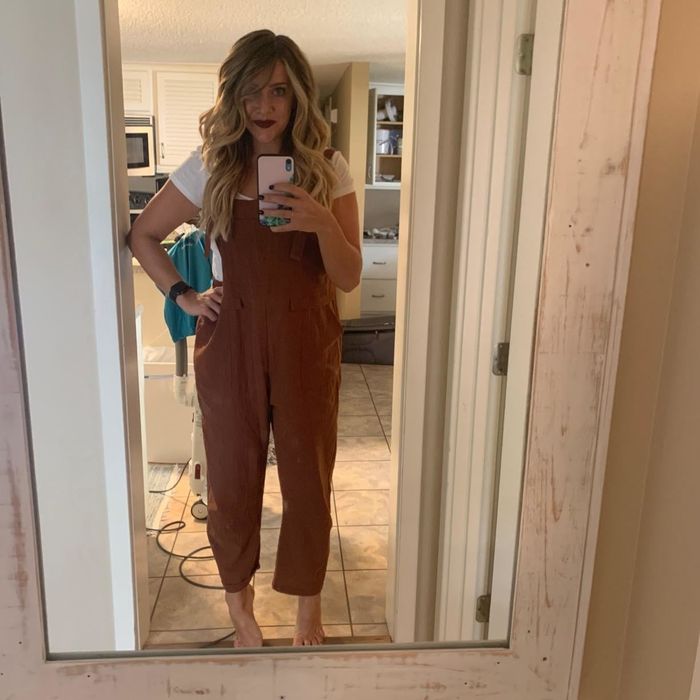 Another reviewer showcasing the rust-colored version of the overalls.