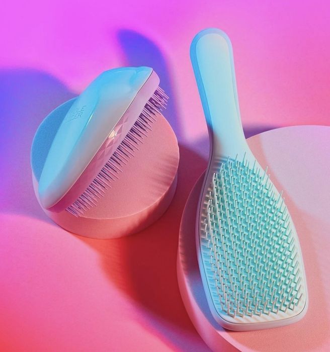A detangler hair brush set