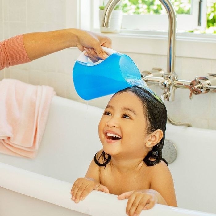 Rinser pouring water on a child's hair