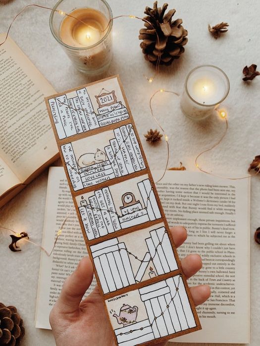 The book tracker resembles a blank bookshelf, allowing you to fill in the titles on the spines as you finish each book.