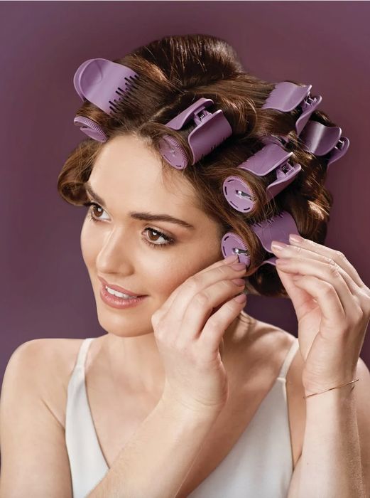 A person using a hair setter