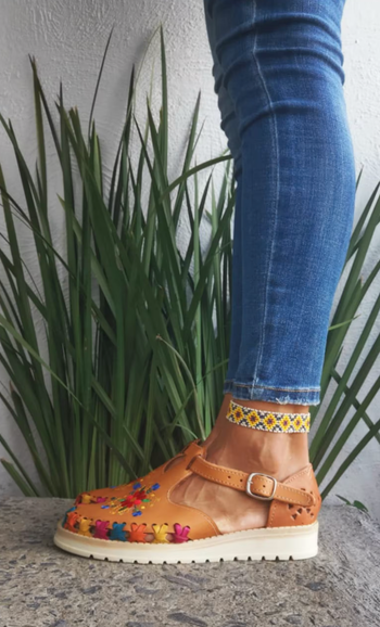 A model showcasing the huaraches from a side angle.