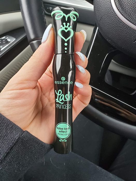 The reviewer is holding their Essence Lash Princess mascara.