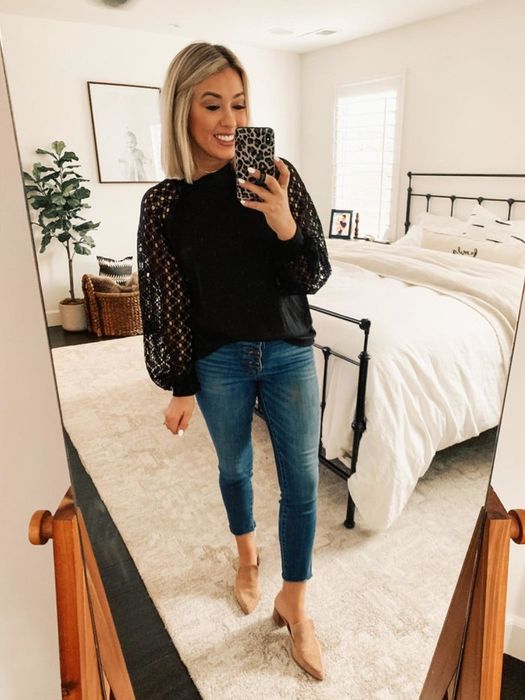 Reviewer wearing a black blouse