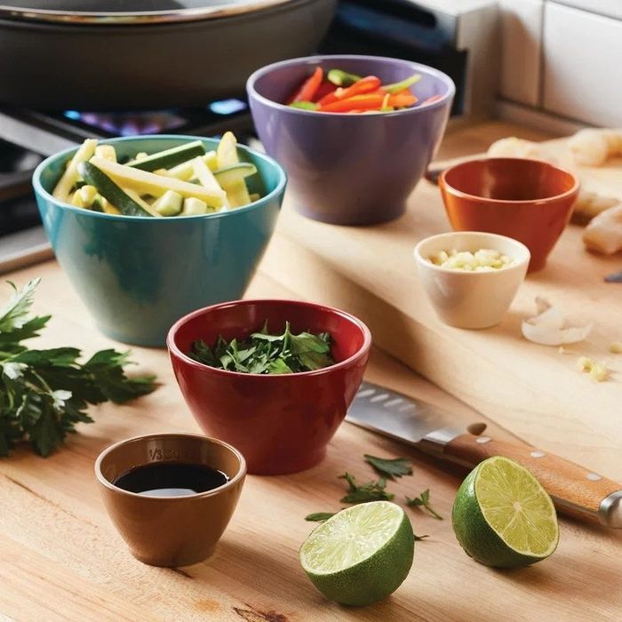 The measuring cups being used as serving bowls.
