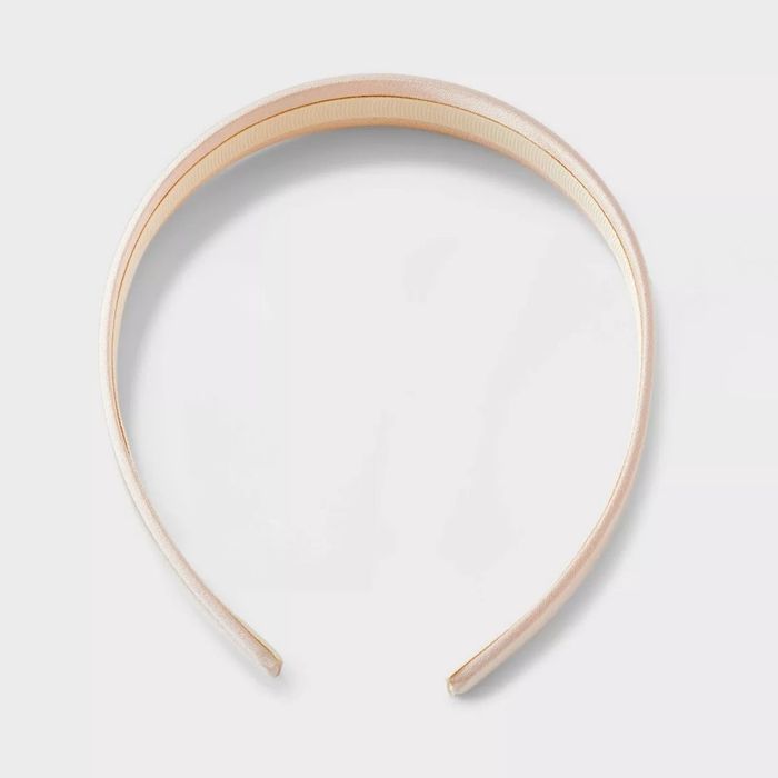 A sleek and simple headband with a smooth finish, versatile enough for different hairstyles and occasions