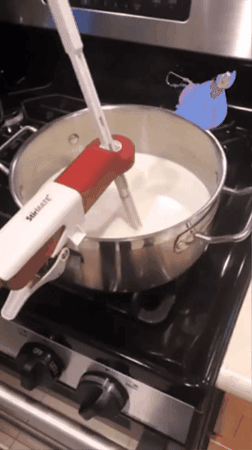 The hands-free stirrer in action.