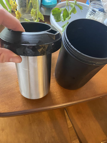 The exterior is crafted from stainless steel, while the interior chilling chamber is also made of stainless steel, featuring a silicone grip for comfort.