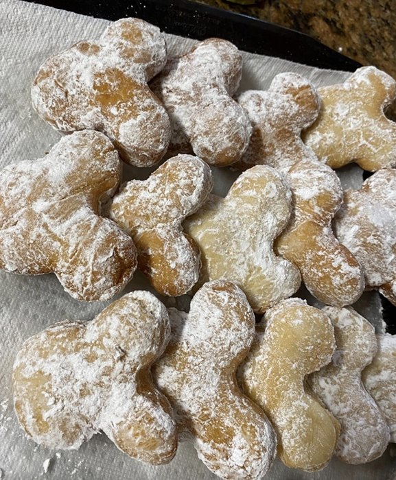 the reviewer’s completed Mickey-shaped beignets