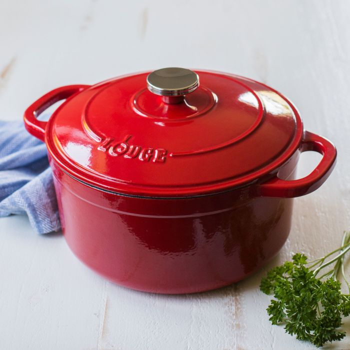 The Dutch oven in red.