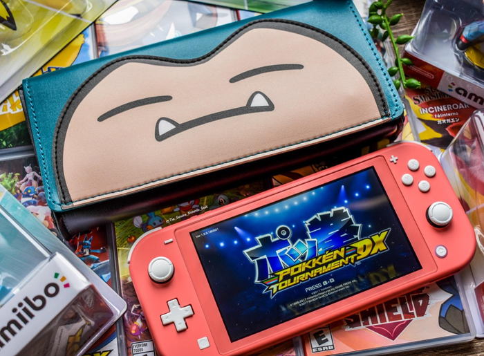 The Snorlax pouch placed next to a Switch Lite.