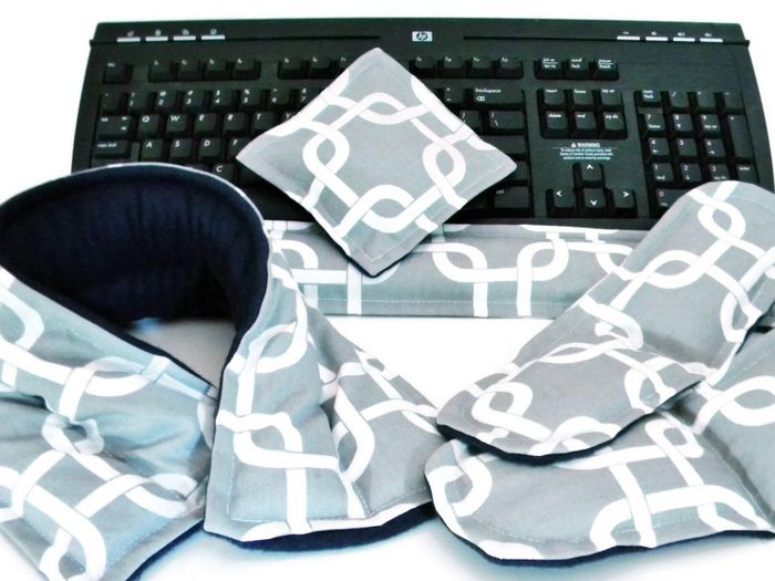 Gray heat therapy pads featuring white chain designs.
