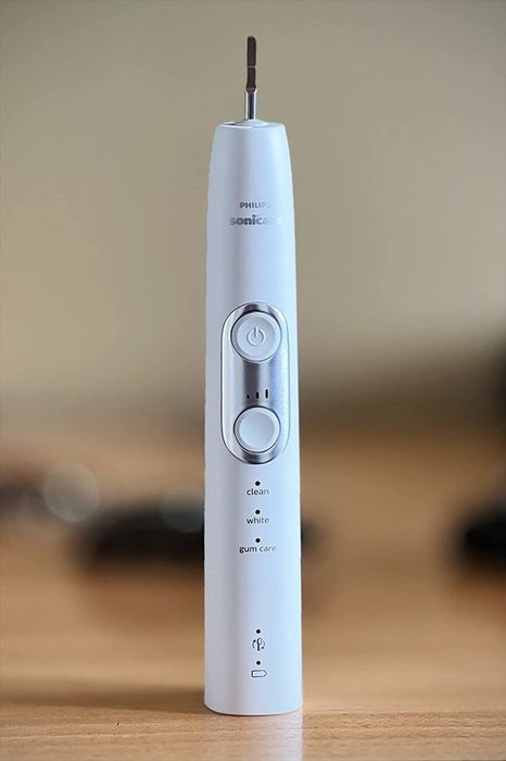 Reviewer image of the electric toothbrush