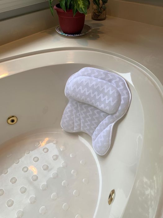 Reviewer photo showing the neck pillow.