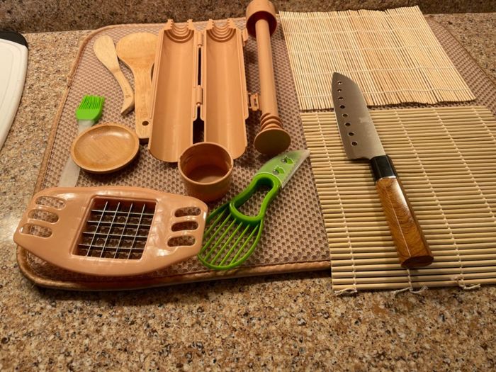 the various tools included in the sushi making kit