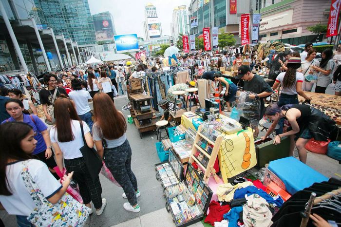หล่อ สวย เท่ มีสไตล์ รวมพลคนฮิป! ไปเดินเล่นที่ตลาดสุดชิคใจกลางเมือง